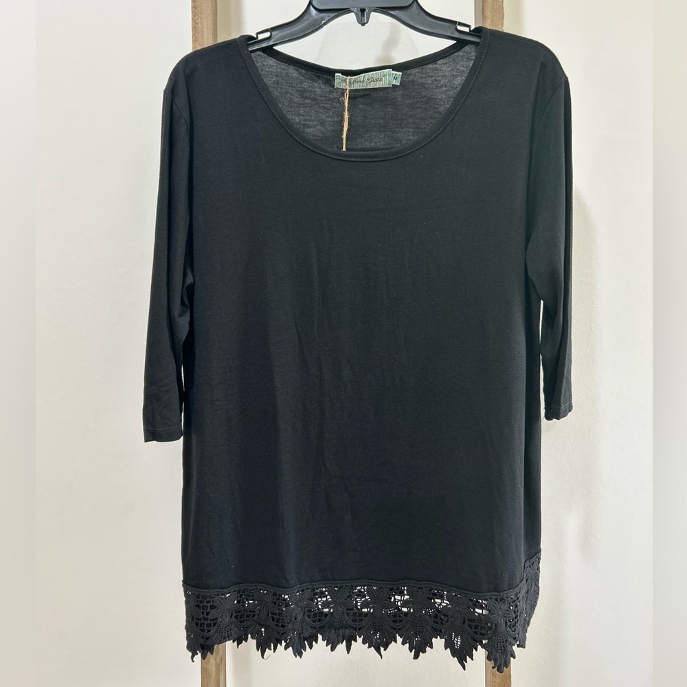 Southern Grace Stretchy Black 3/4 Sleeve Embellished  Hem Blouse Size Medium